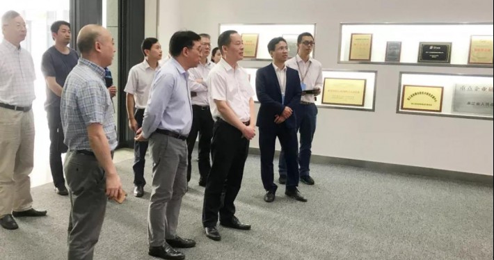 开国70周年，，J9旗舰厅通讯与国同庆 - 公司新闻 - J9旗舰厅通讯——天下和你更近